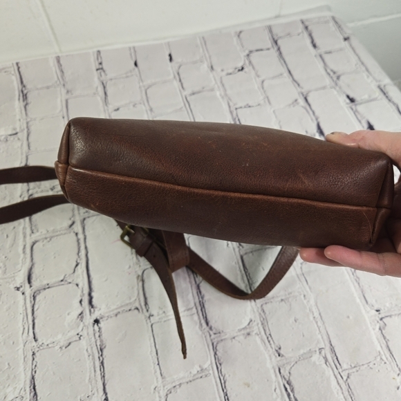 Duluth Trading lifetime leather brown leather crossbody field bag - Picture 9 of 11